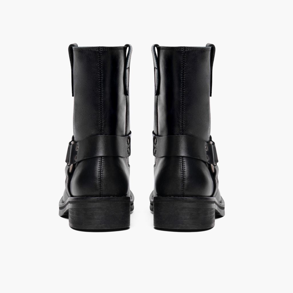 High-Traction Rubber Outsole & Lug Tread Pattern on Women's Outlaw Black Leather Boots