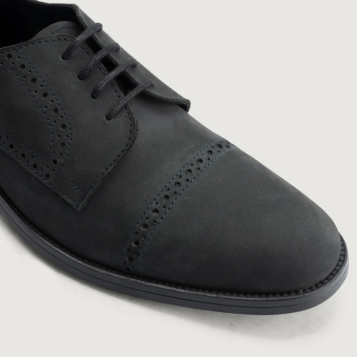 Authentic Full-Grain Leather Grain Depth & Pull-Up Patina Texture Detail