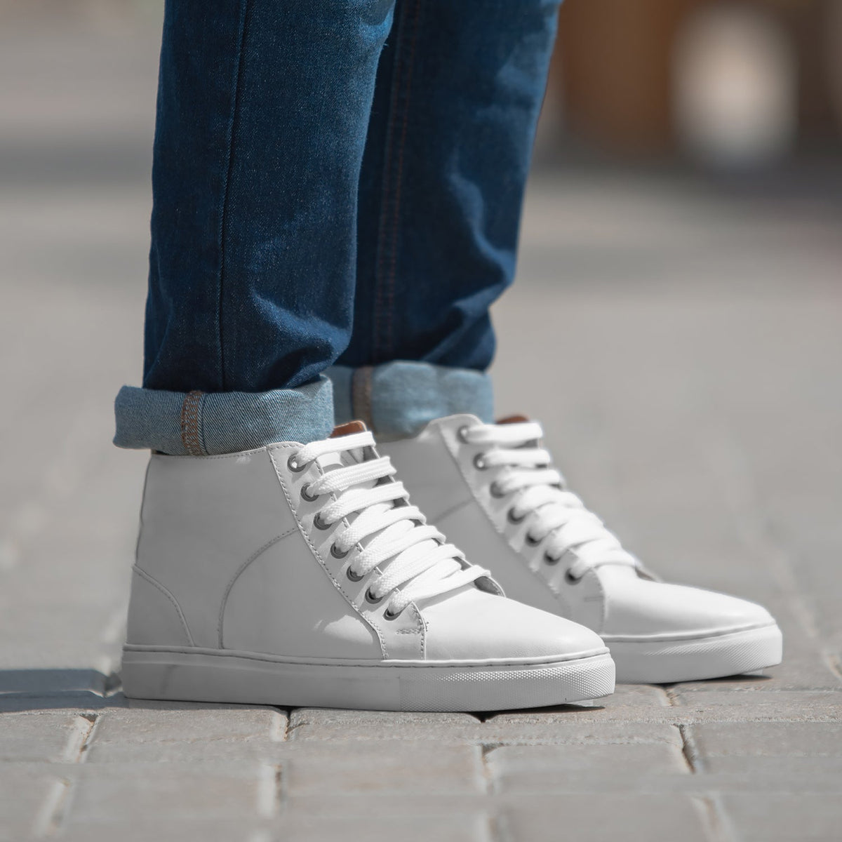 Authentic Full-Grain Leather Grain Depth & Pull-Up Patina Texture Detail