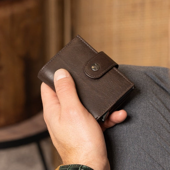 
Everyday Carry Perspective Showing Ergonomic Grab Handle & Strap Comfort