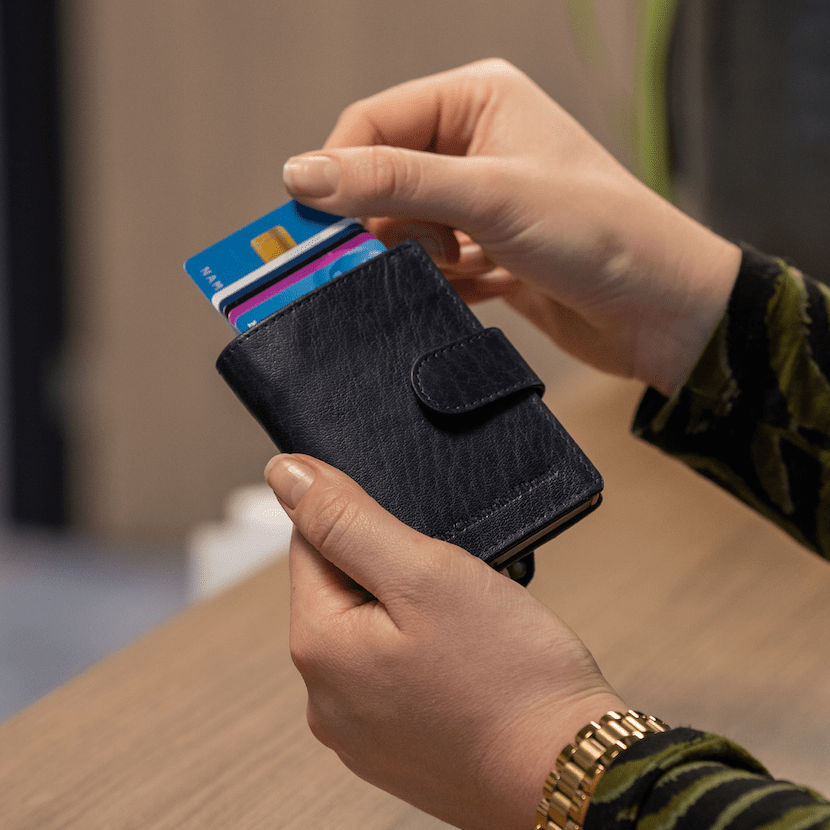 
Prague Full-Grain Leather Card Holder – alternate product view 2