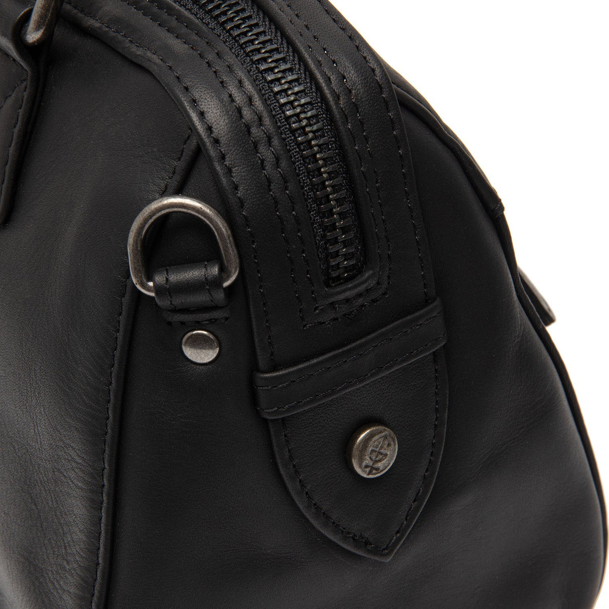 Close-Up Detail of Classic Collar &amp; Heavy-Duty Zipper Hardware on Dalford Full-Grain Leather Handbag