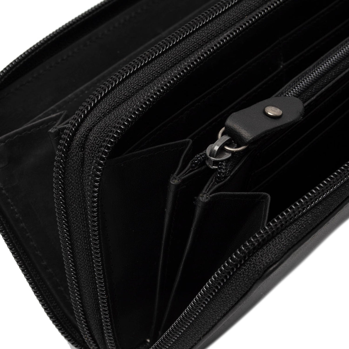 
Solid Antique Brass Hardware & Heavy-Duty Dual Zipper Detail on Hadley Full-Grain Leather Wallet